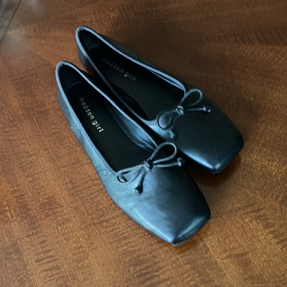 madden girl Henie Women's Flats - Picture 4 of 6